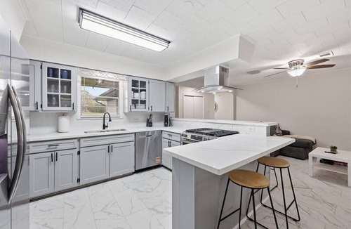 Groves House | Your 3 Bedroom Home Away From Home in Groves
