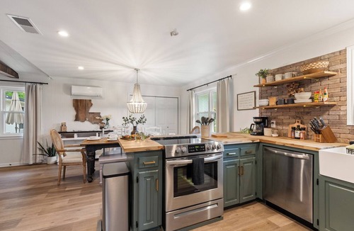 Lafayette House | Your Cajun Adventure Starts Here!