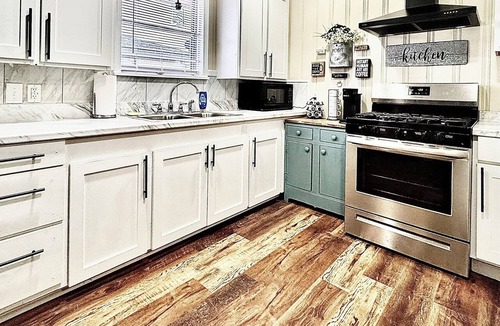 Lake Charles Apartment | Your Home away from Home Apt-Garage & FAST WiFi