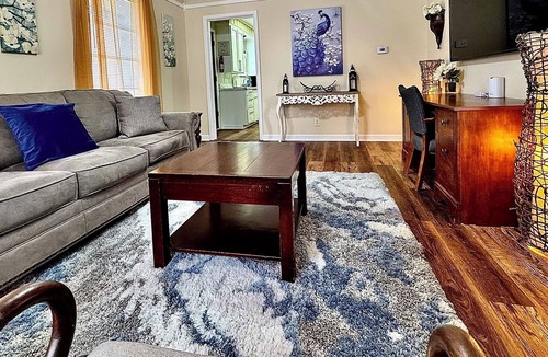 Lake Charles Apartment | Your Home away from Home Apt-Garage & FAST WiFi