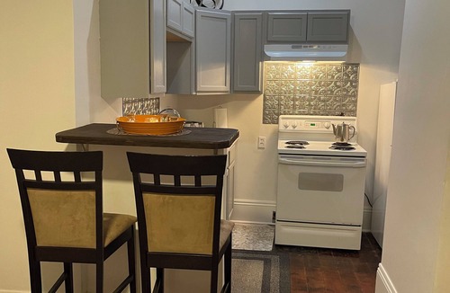 Esplanade Ridge Apartment | "Your Perfect New Orleans Getaway: Cozy Studio, Prime Location, & Easy Transit!"