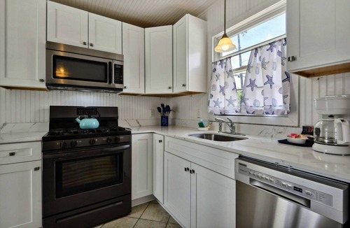 Bay St Louis House | Your quaint family-friendly getaway on the Coast!