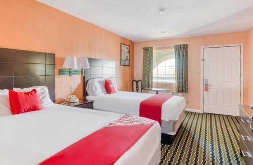 Channelview House | Your Texas Haven in Channelview! 3 Comfortable Units, Free Parking, Pets Allowed