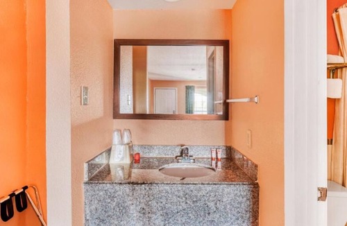 Channelview House | Your Texas Haven in Channelview! 3 Comfortable Units, Free Parking, Pets Allowed
