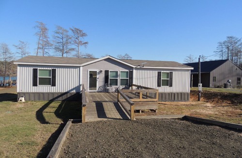 Negreet House | Your Toledo Bend Lakefront Home – Neighborhood Boat Launch Just Next Door