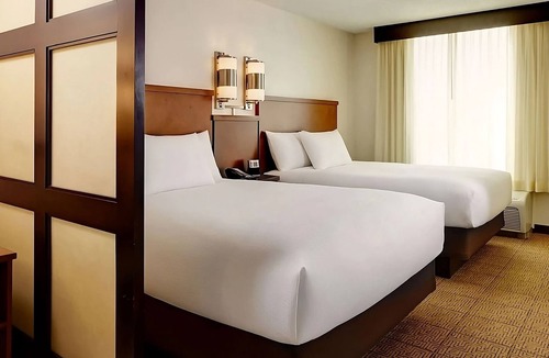 St. Johns Hotel | Zilker Metropolitan Park Tour! 4 Spacious Units w/FREE Parking, Outdoor Pool!