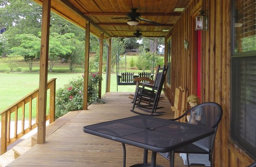 Nacogdoches Cabin | Zip Inn - Pineywoods, Hiking, Fishing, - Quiet Country Setting Close In.