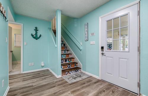 Crystal Beach House | Zula Dreams Beach House, 1min Walk To The Beach, Sleeps 16, Private Heated Pool, Pets Welcome, Fenced Yard