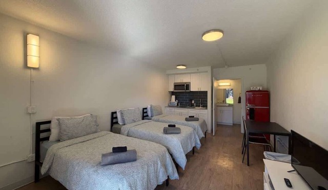 [09] ATX Studio: 3 Twins, Access to Gym & Laundry