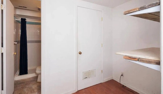 1.5 bed+bath apartmt walk to metro in Silver Spring