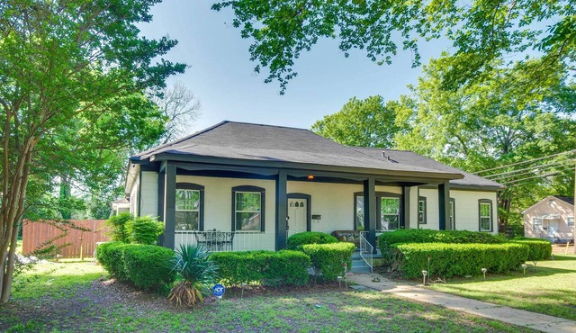 1 Mi to Dtwn! Family-Friendly Retreat in Greenwood