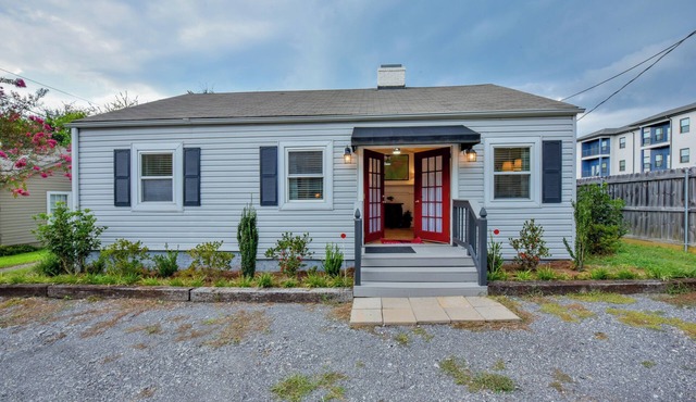 1 Mile to UA Campus: Walkable Midtown Getaway