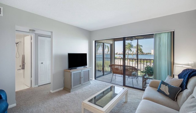 10% OFF 30 DAY STAY - St Pete Beach, Isla Del Sol, BAY FRONT