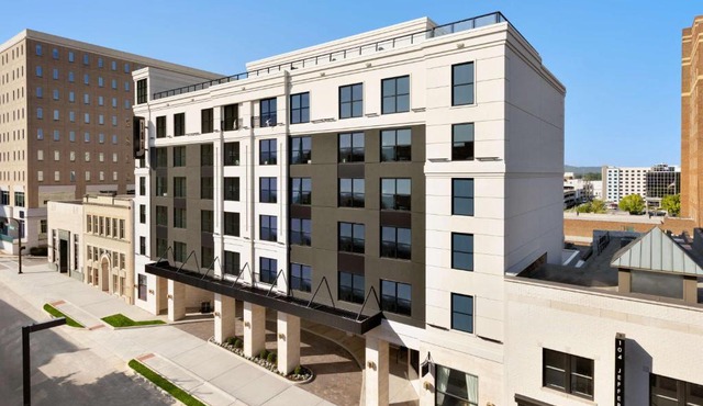 106 Jefferson Huntsville, Curio Collection by Hilton
