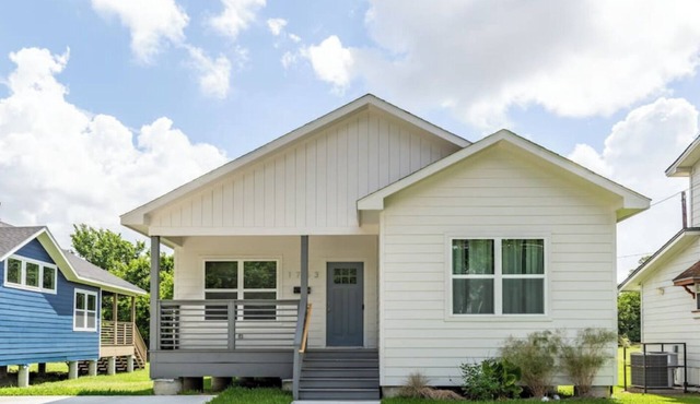 111 Lavish Bungalow 1753! Medical Center, Stadiums