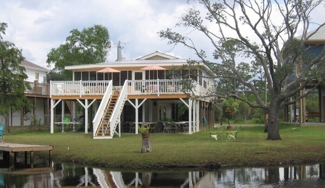 $125/night - Cottage Charm - Peaceful Setting - Beautiful Bayou View & Retreat!