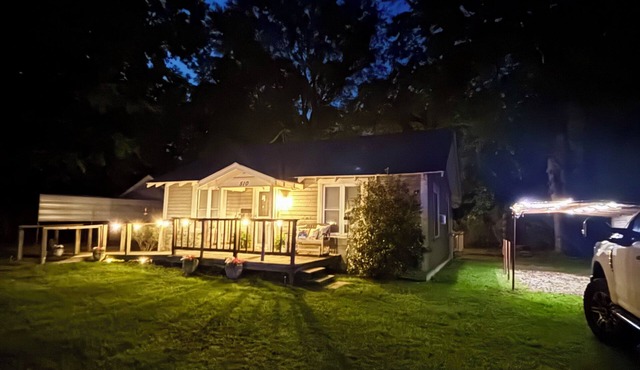 15mins to Millwood, king bed, 2 full beds, fenced yard, fire pit - The Haven