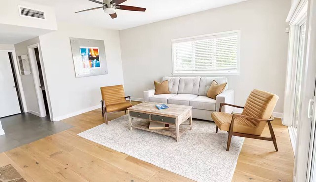 180 Ft Waterfront / Private Dock / Sleeps 8 in Gulf Breeze