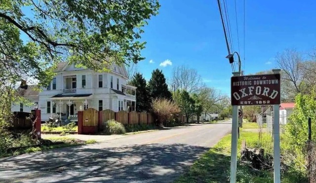 1880 5B3b family pet friendly! walk to Historic downtown Oxford, OPAC