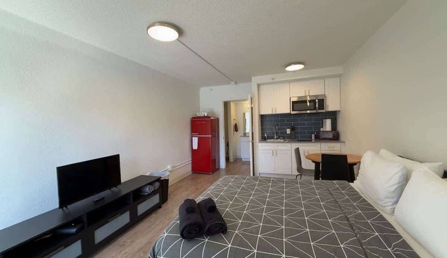 [19] ATX Studio: 1 Queen, Access to Gym & Laundry
