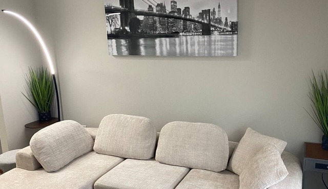1BR Minutes to Woodlands Pool & Gym Stay