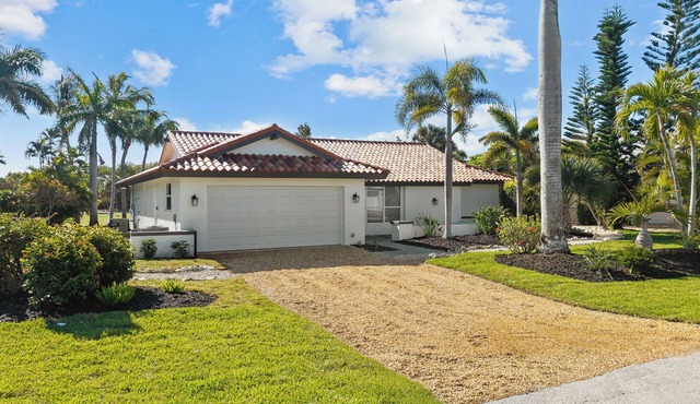 2 Bedroom, 2 bath pool home in the Sanibel Golf Club Community in Sanibel