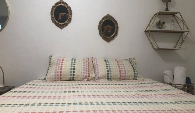 2 Bedroom Apartment Steps to Calle 8