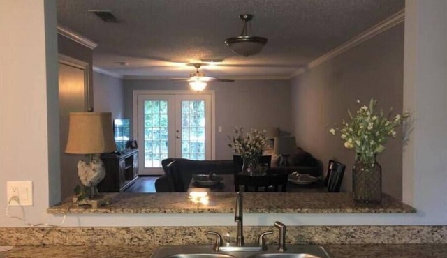 2-bedroom condo in charming Oxford within walking distance of the stadium.