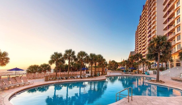 2 Bedroom Deluxe Condo, Sleeps 8, Kitchen, on Daytona Beach, Wyndham Ocean Walk!