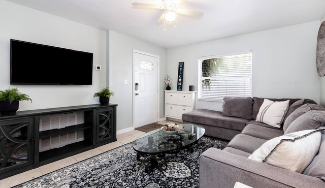 2-Bedroom Home Away from Home in St Petersburg