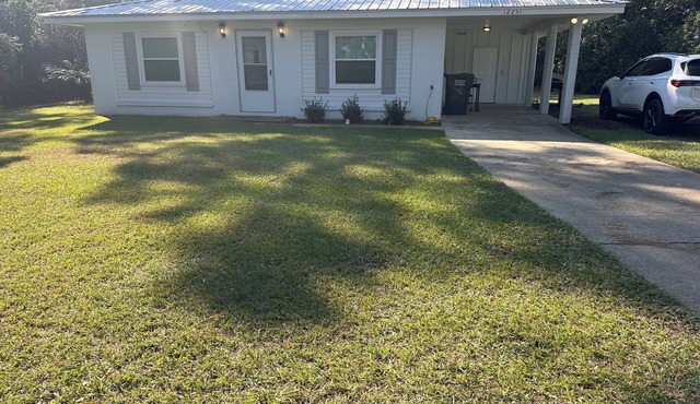2-bedroom house in charming Foley with AC, WiFi. Relax and unwind