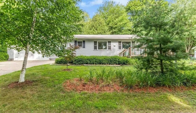 2 BR, 2 BA cottage on Middle Bayou of Hamlin Lake. in Ludington