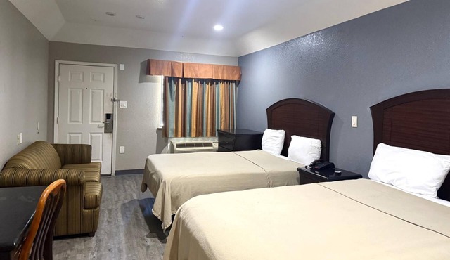 2 Convenient Units Close to Greenspoint Mall - 2.5 miles | Free Breakfast