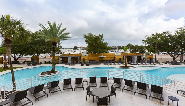 2 Gorgeously Furnished Rooms Near NASA and the Lively Kemah Boardwalk