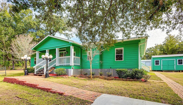 2 Mi to Fairhope Pier: Home w/Large Yard!