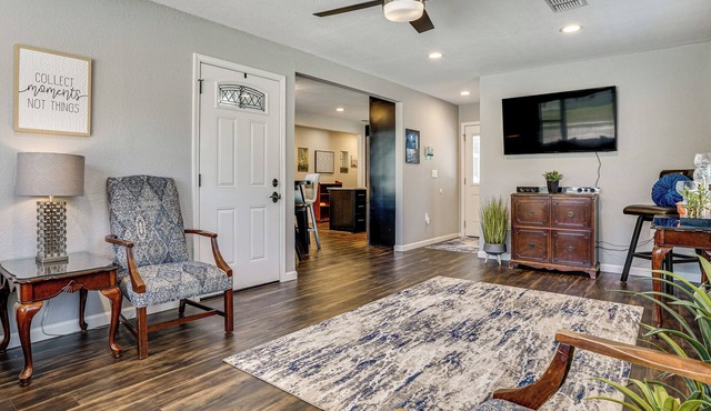 2 Mi to Stadiums & UT Arlington! Stylish Home