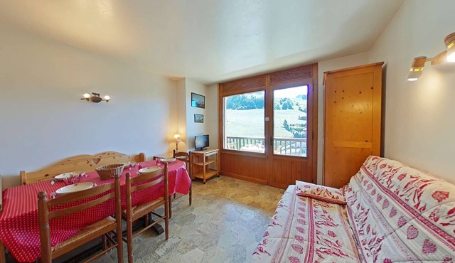 2-room apt with balcony in Chinaillon center, near slopes, parking and ski locker in Le Grand-Bornand