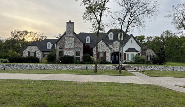 2024 Solar Eclipse Point of Totality! 4000 sq ft, 4 BR, 5 Bath, 3 acres
