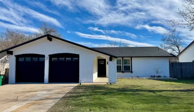 3 Bed/2Bath Austin home with cool outdoor space near the Domain and Q2 Stadium