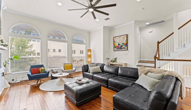 3-bedroom townhome Centrally located near Medical Center/NRG stadium.