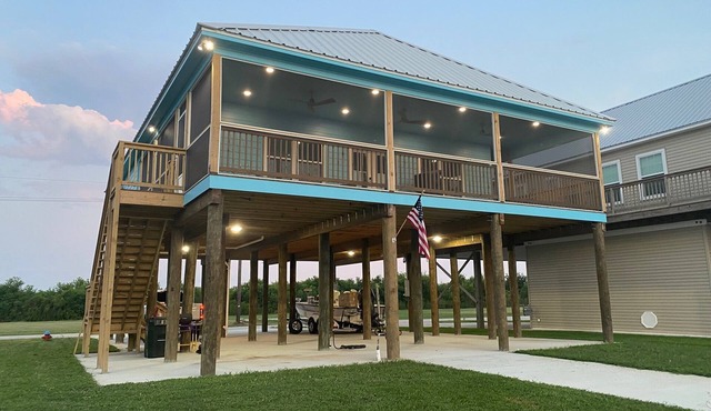 3-bedroom waterfront fishing lodge with WiFi, AC in gorgeous Chauvin/Cocodrie LA