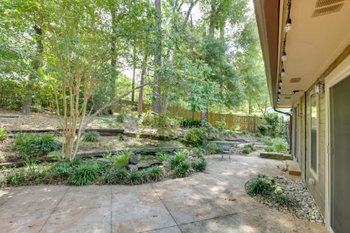 3 Mi to Dtwn! Quiet Tallahassee Gem w/Lush Patio