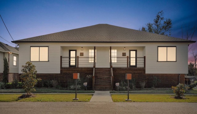 3BD/2BA with Bar & 24HR Security Patrol for Subdivision
