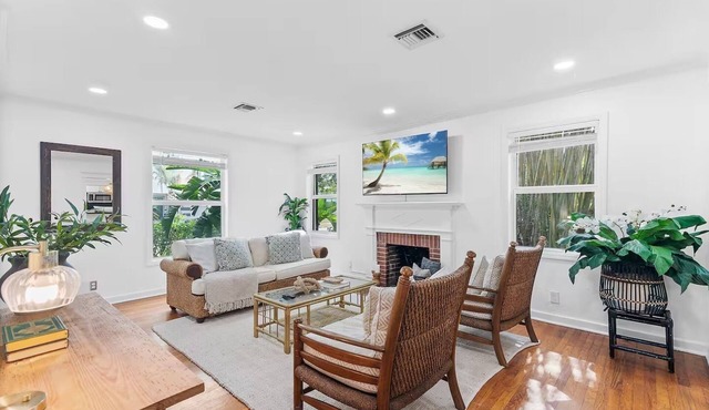 3BR Tropical Oasis w/Hot Tub & Backyard BBQ West Palm Beach