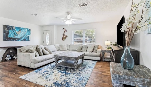 4 bed 2 bath beautiful home