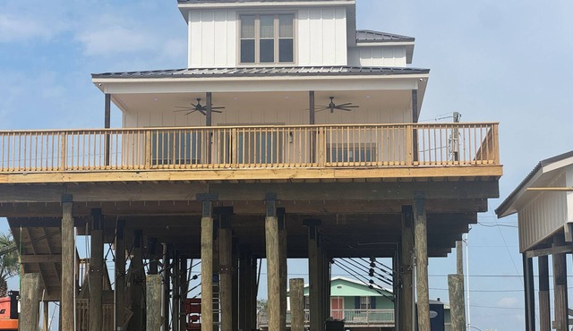 4 bed 4 bath waterfront camp in Cocodrie, LA - Perfect for fishing, Family & Fun