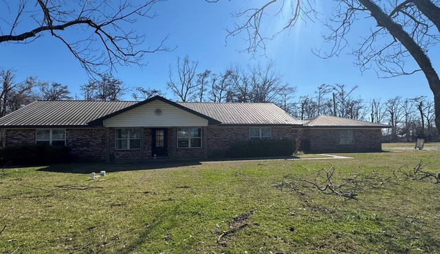 4 bedroom home on private 4 acres-10 MILES FROM META