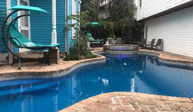 4 BR - Sleeps 8! Best location next to Bourbon Street!
