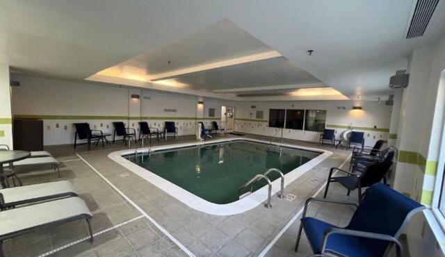 4 Great Location Units w/Pool Near LSU, Downtown, Zoo & Blue Bayou Water Park