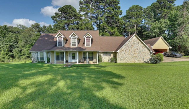 4 Mi to Cross Lake! Spacious Home Near Restaurants